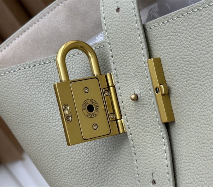 L0vis Vvtt0n Low Key Cabas MM Bag In Limestone Gray