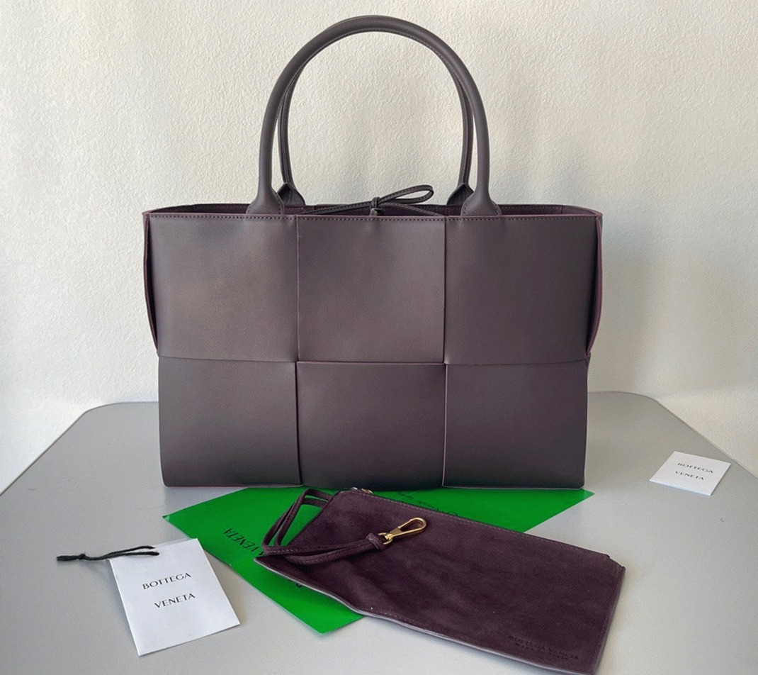 Fake B0tt*ga Ven*ta Arco Medium Tote Fondant