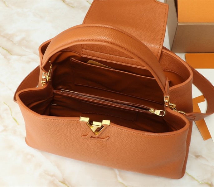 L0vis Vvtt0n Capucines GM Souple Handbag In Cognac Brown