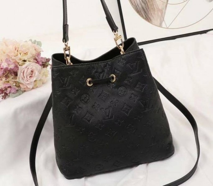 L0vis Vvtt0n Monogram Empreinte NeoNoe MM Bag In Black