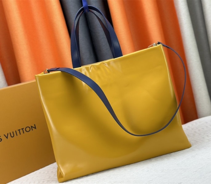 L0vis Vvtt0n Other Leathers Shopper MM Tote In Safran