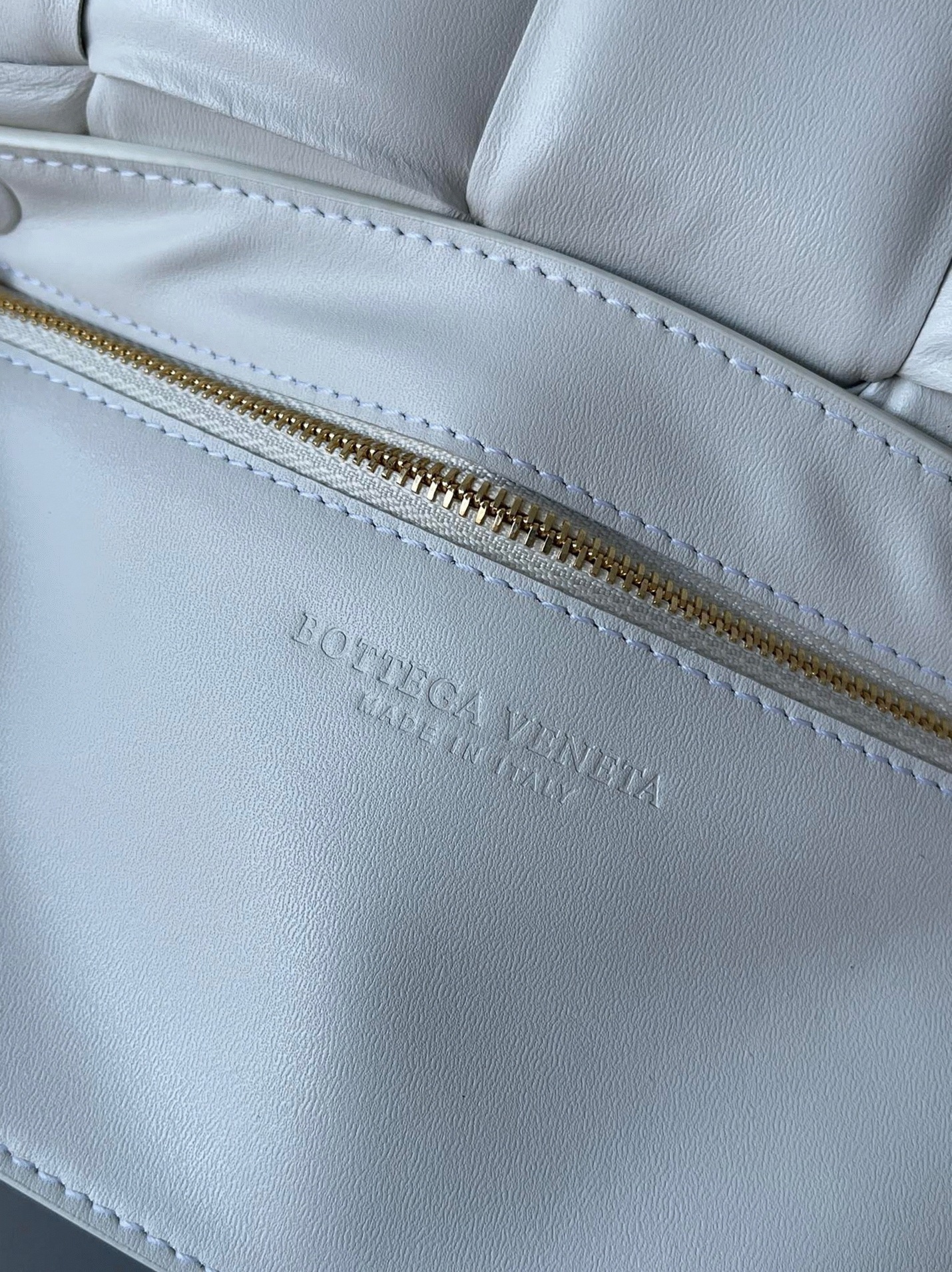 Top Quality Replica B0tt*ga Ven*ta Padded Cassette Bag In White