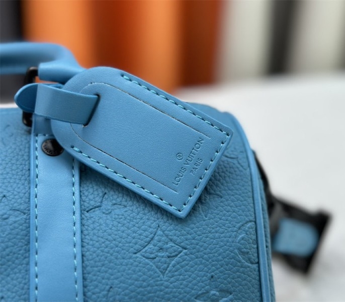 L0vis Vvtt0n Taurillon Monogram Leather Keepall Bandouliere 25 In Turquoise