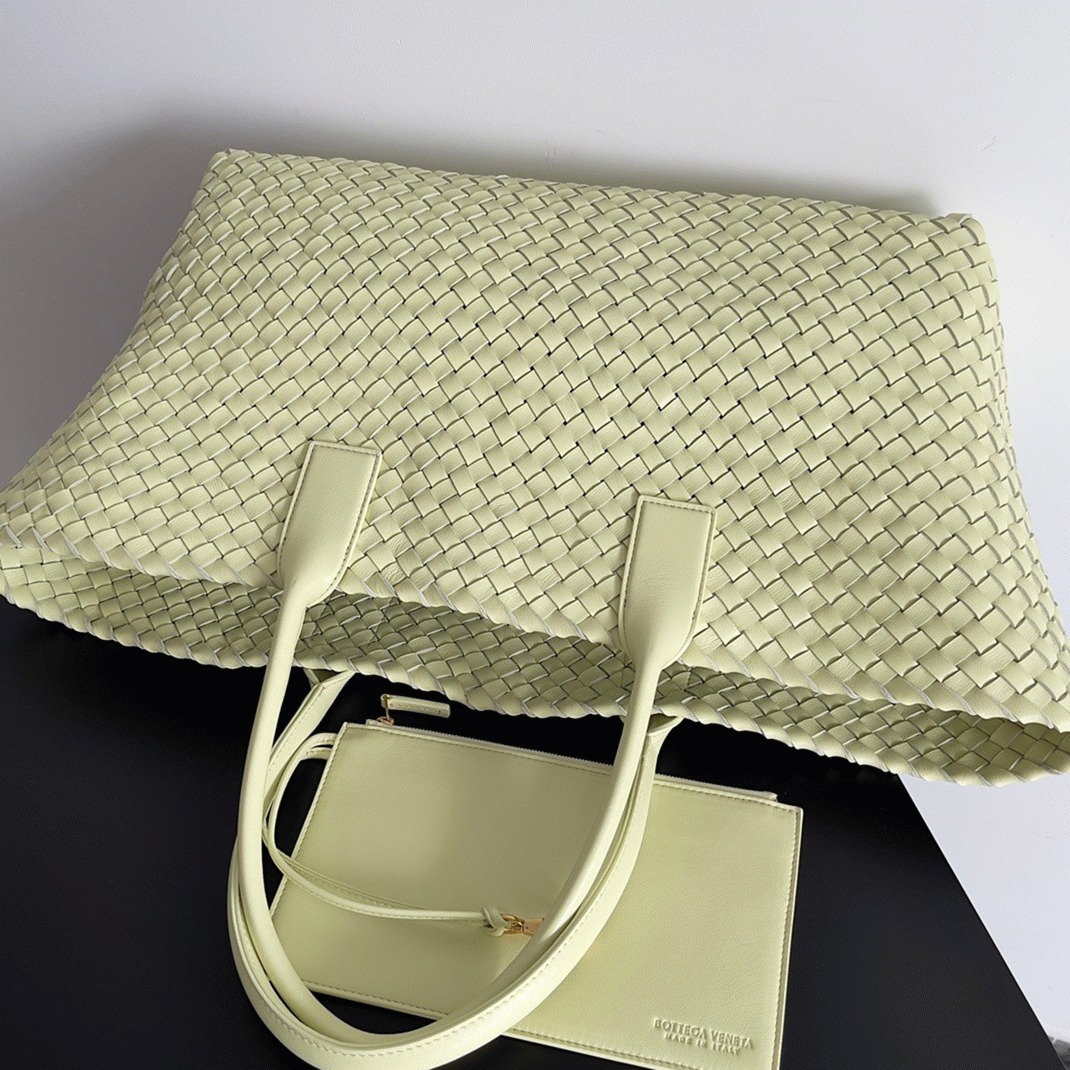 Top Quality Fake B0tt*ga Ven*ta Cabat Large Bag In Zest Washed Intrecciato Lambskin