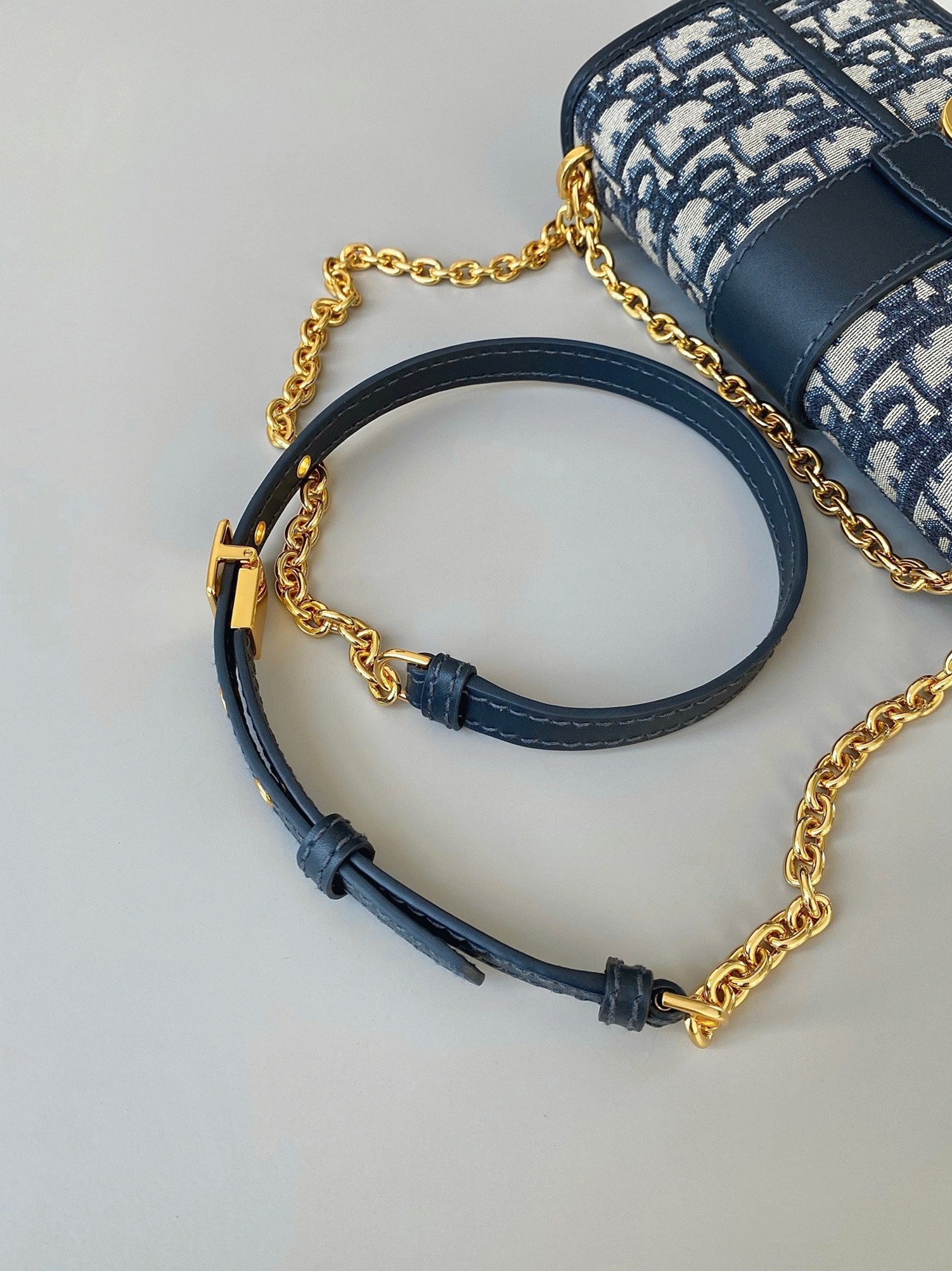 D10r 30 Montaigne East-West Bag with Chain Knockoff in Blue Oblique Jacquard