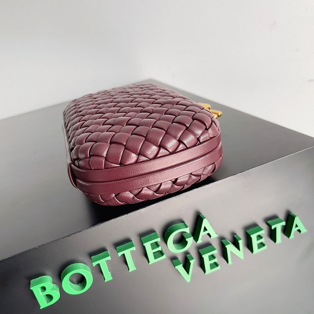 Fake B0tt*ga Ven*ta Knot Minaudiere Clutch Bordeaux