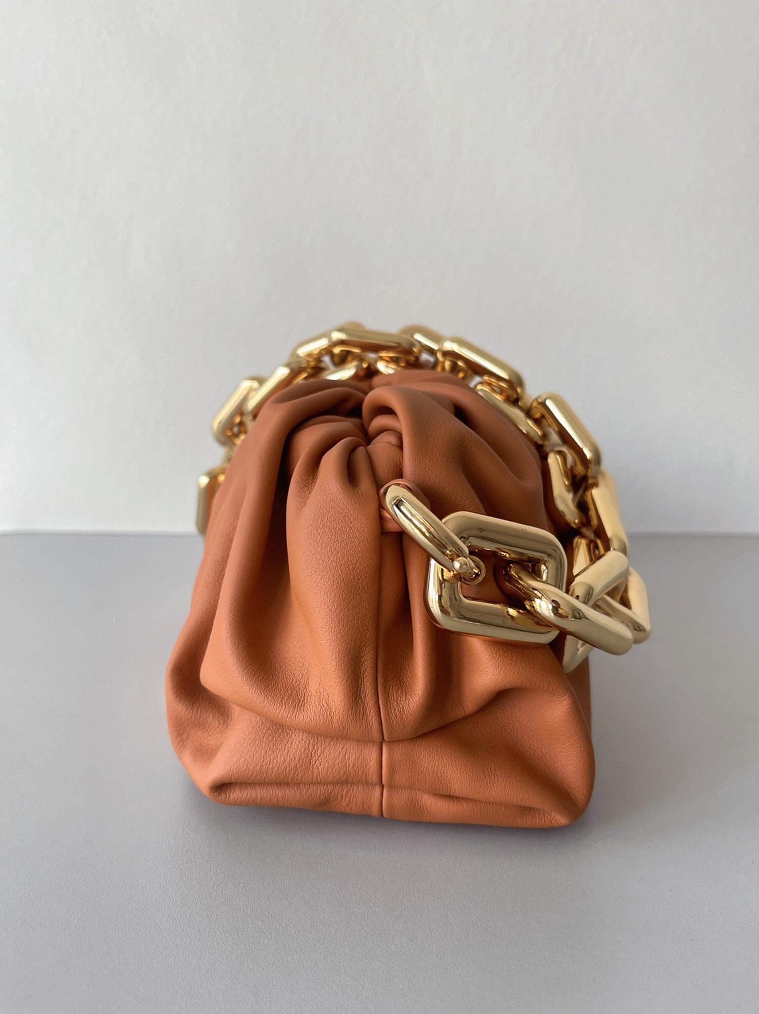 Replica B0tt*ga Ven*ta The Chain Pouch Bag Clay