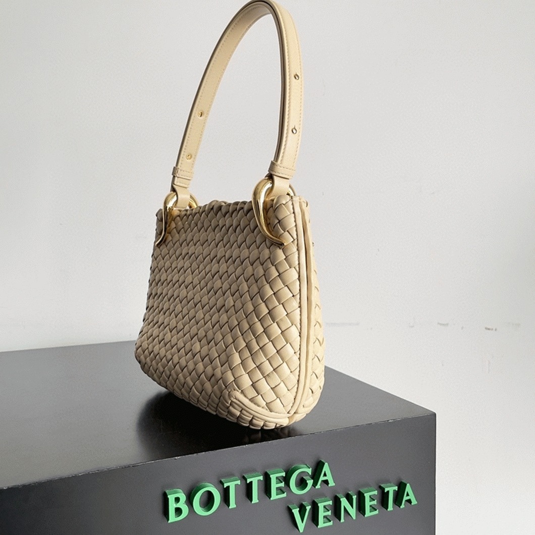 Fake B0tt*ga Ven*ta Clicker Small Bag Porridge