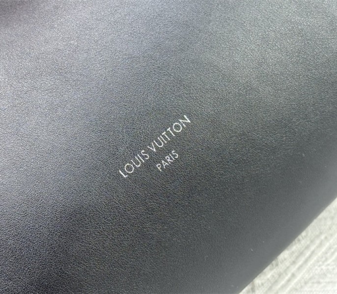 L0vis Vvtt0n X TM CarryAll Vibe MM In Black