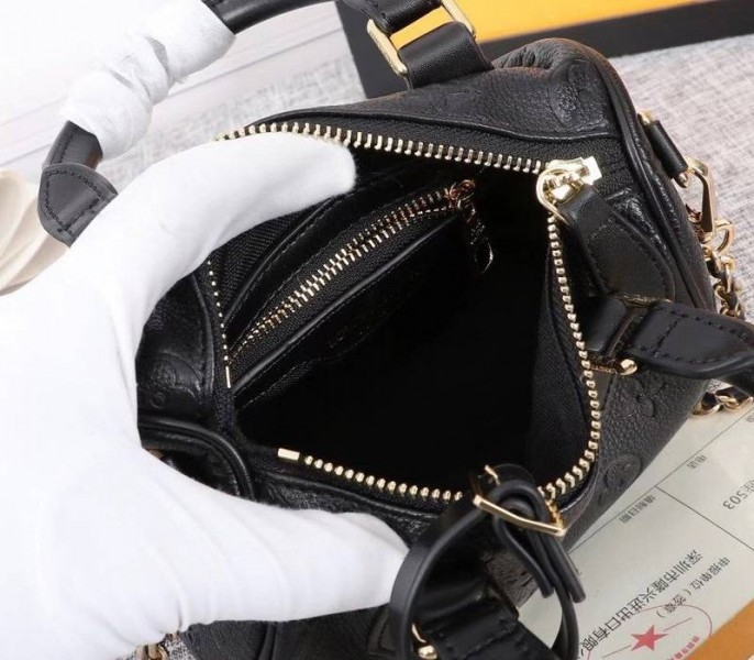 L0vis Vvtt0n Monogram Empreinte Speedy BB Handbag In Black