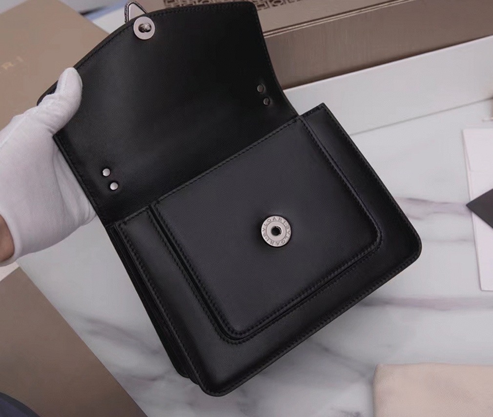 Replica Bv1g*ai Serpenti Forever Small Crossbody Bag with Chain Noir