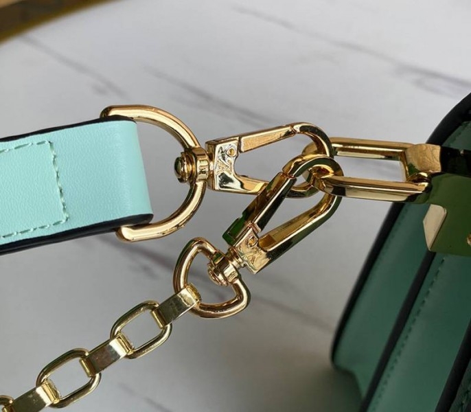 L0vis Vvtt0n Dauphine Lugano MM Bag In Bleu Azur Blue