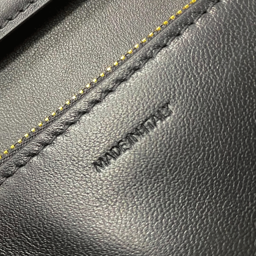 Top Quality Imitation Ce1i*e Classic Box Medium Bag In Black