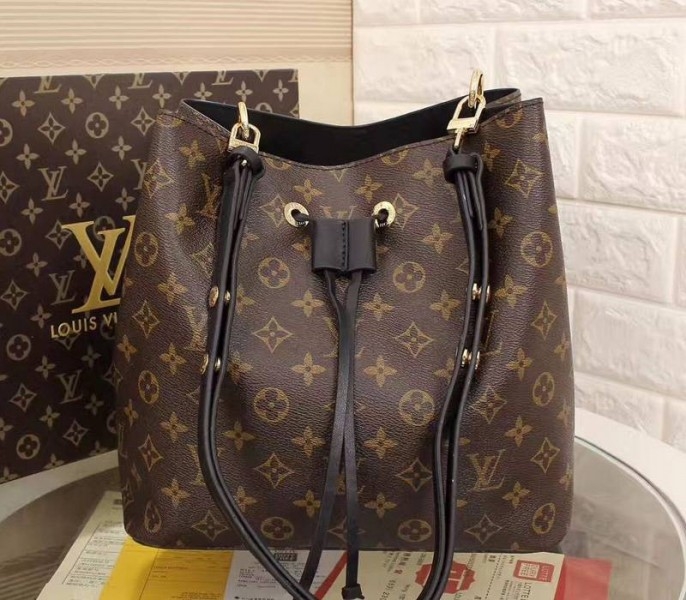 L0vis Vvtt0n Monogram Canvas NeoNoe MM Bag In Black