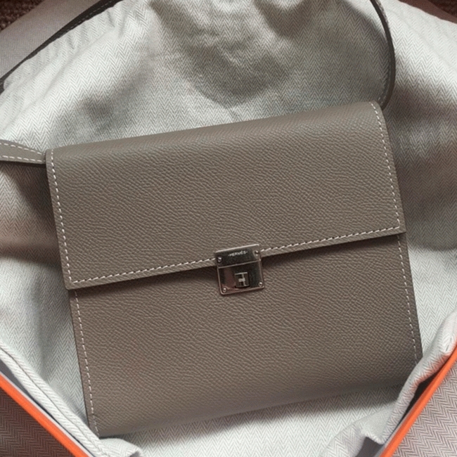 Grey 1:1 replica H**me5 Clic wallet with strap
