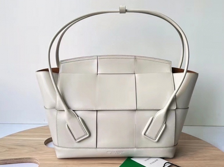 Top Quality Knockoff B0tt*ga Ven*ta Arco Mini Bag In White Intrecciato Leather