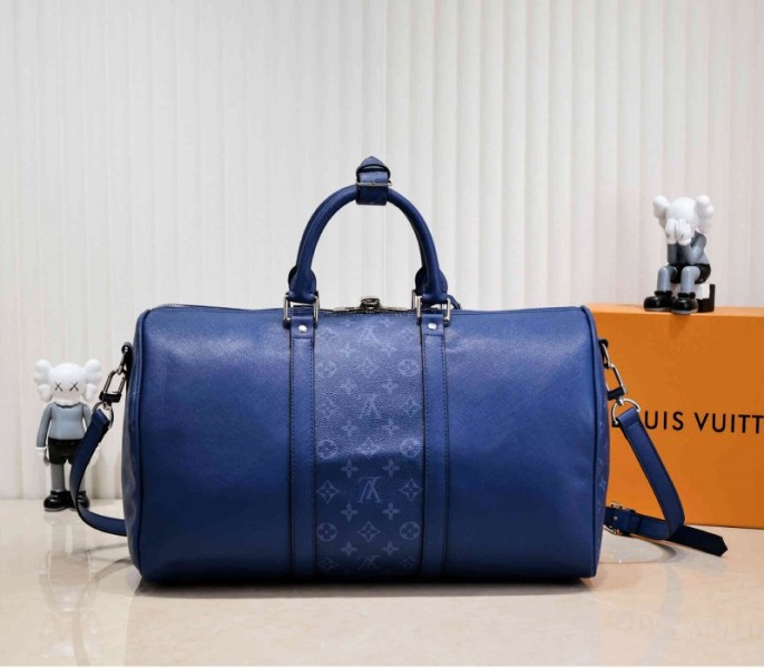 L0vis Vvtt0n Taiga Leather Keepall Bandouliere 50 Travel Bag In Navy Blue