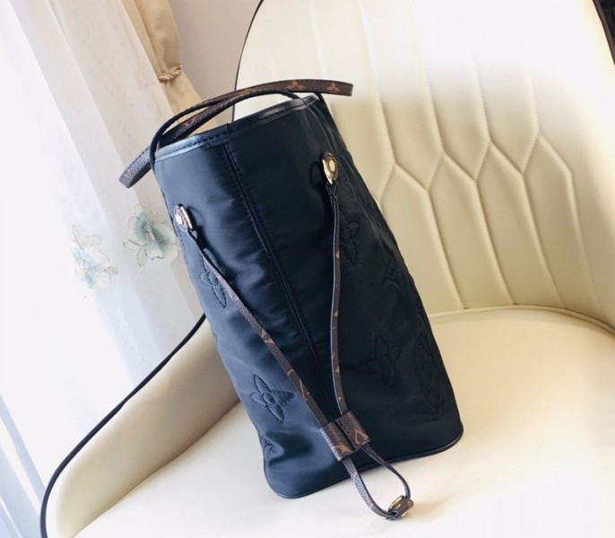 L0vis Vvtt0n Econyl Regenerated Nylon Neverfull MM Tote In Black