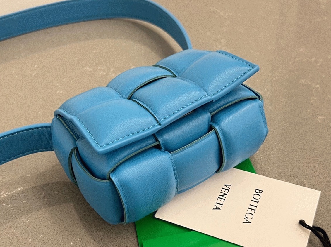 Top Quality Fake B0tt*ga Ven*ta Candy Padded Cassette Bag In Pool