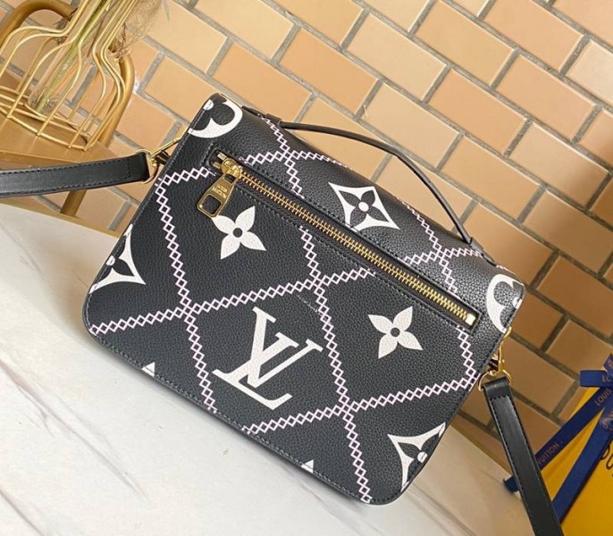 L0vis Vvtt0n Spring 2022 Monogram Empreinte Pochette Metis Handbag In Black