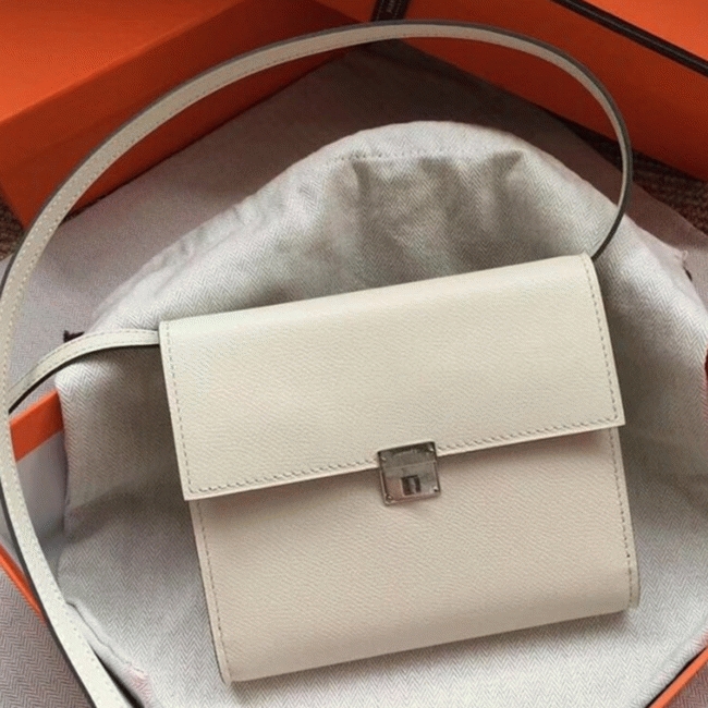 White top knockoff H**me5 Clic wallet with strap