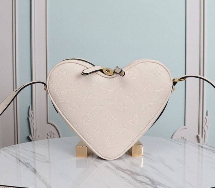 L0vis Vvtt0n Monogram Empreinte Game On Coeur Bag In Cream