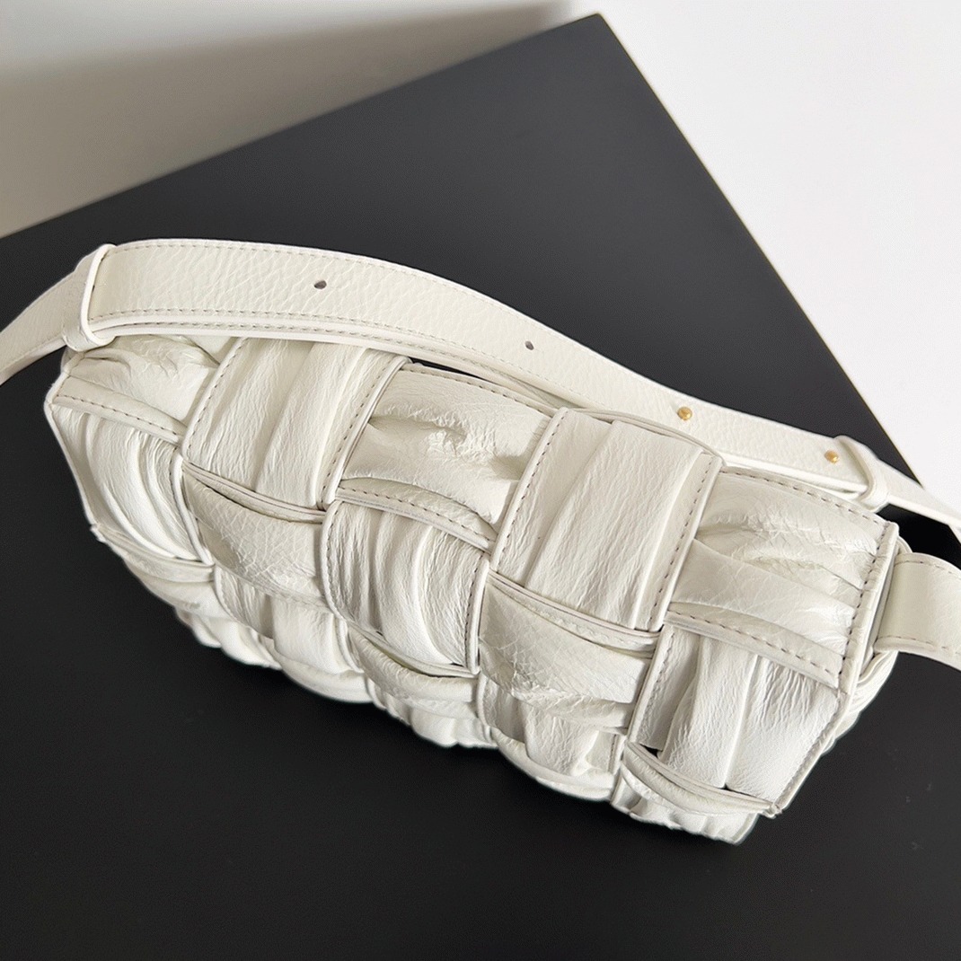 Top Quality Replica B0tt*ga Ven*ta Cassette Bag In White Foulard Intreccio Calfskin