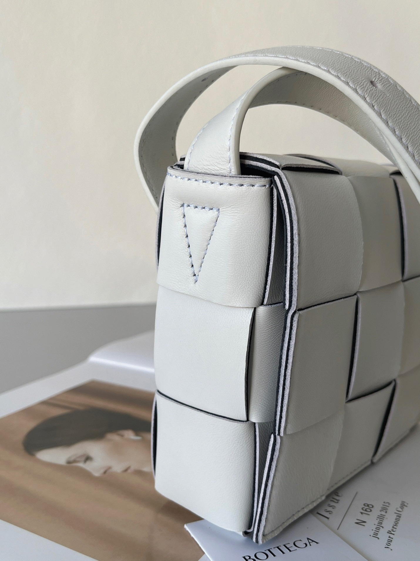 Top Quality Replica B0tt*ga Ven*ta Cassett Bag In White