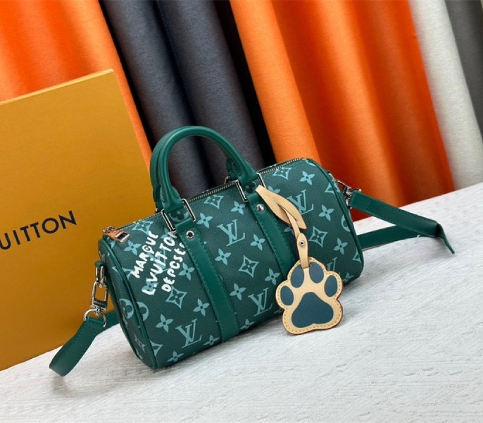 L0vis Vvtt0n Monogram Heritage Canvas Keepall Bandouliere 25 In Green