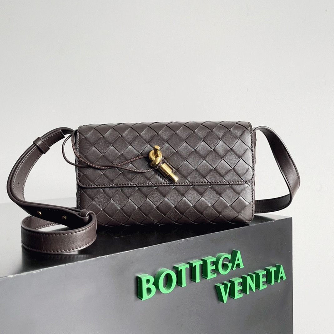 Fake B0tt*ga Ven*ta Mini Andiamo Cross-Body Bag Fondant