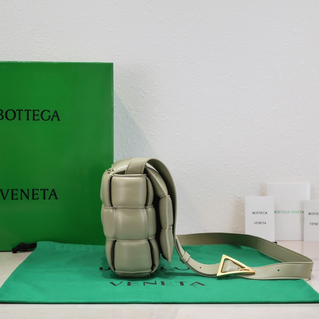 Top Quality Knockoff B0tt*ga Ven*ta Padded Cassette Bag In Travertine