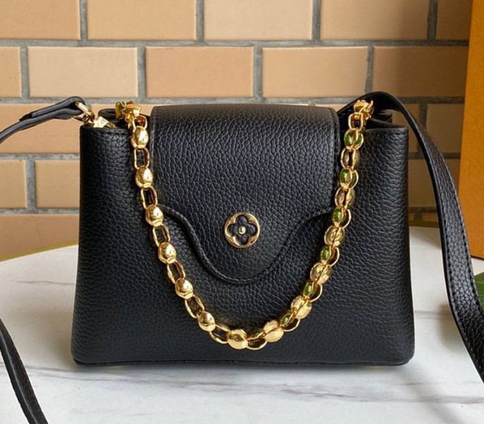 L0vis Vvtt0n Capucines Mini Chain Bag In Black