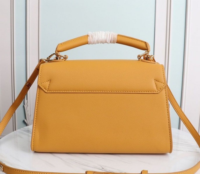 L0vis Vvtt0n Twist One Handle MM Handbag In Vibrant Honey