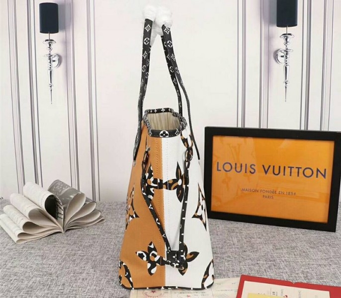 L0vis Vvtt0n Giant Neverfull MM Tote In Cream And Caramel