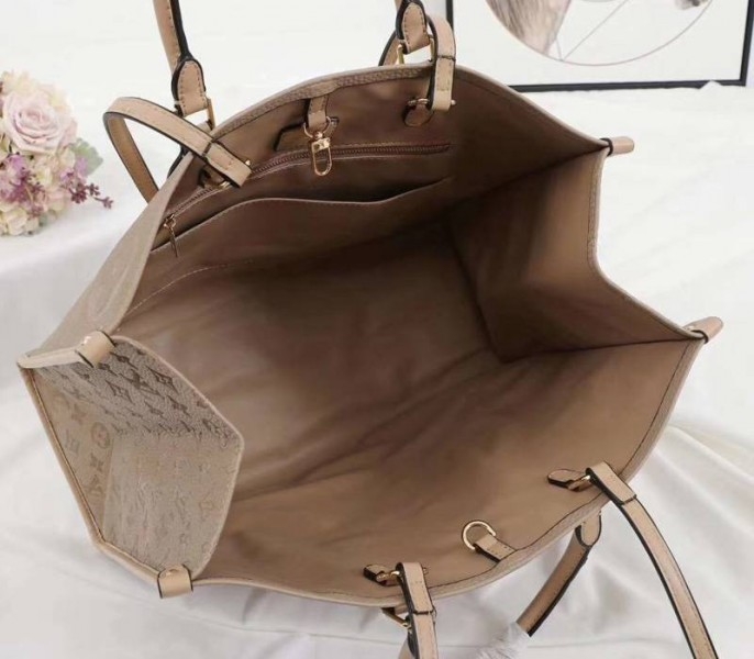 L0vis Vvtt0n Monogram Empreinte Giant Onthego GM Tote In Beige