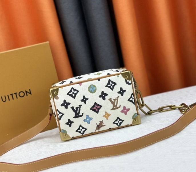 L0vis Vvtt0n Monogram Craggy Mini Soft Trunk In Vanilla